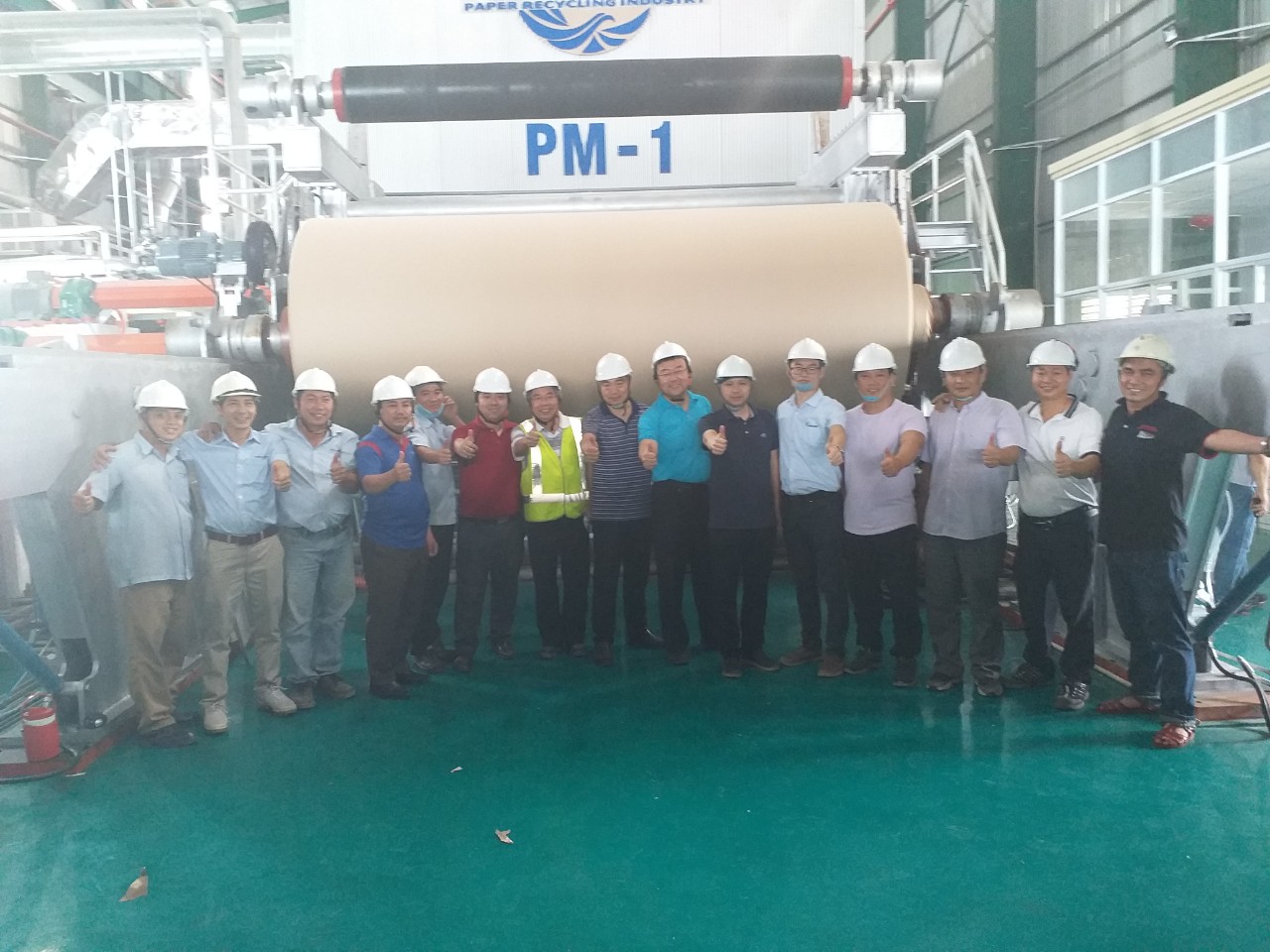 2020年12月，越南魁源紙業(yè)4000/550箱板紙順利開機出紙